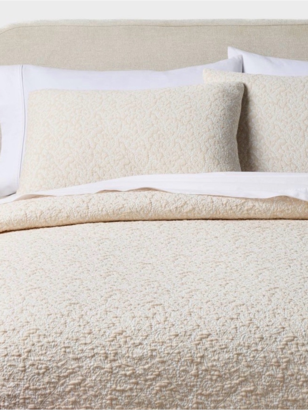 3pc Full/Queen Reversible Lightweight
Matelasse Quilt and Shams Set Vine Floral